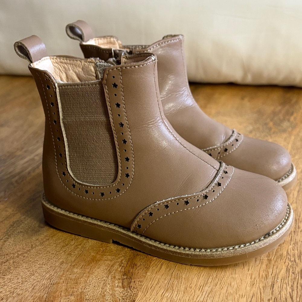 Toddler Chelsea Boots with Star Details